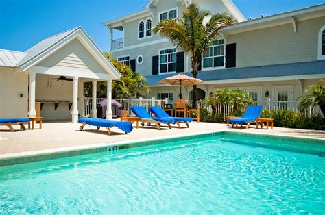 Mainsail beach inn - The key to an unforgettable trip is luxurious accommodations and the Mainsail Beach Inn is exactly that! Overlooking stunning turquoise waters of Anna Maria Island is the Mainsail Beach Inn offering guests a superb island experience. This ideally located resort offers 12 upscale vacation rentals, all with beachfront access, and some …